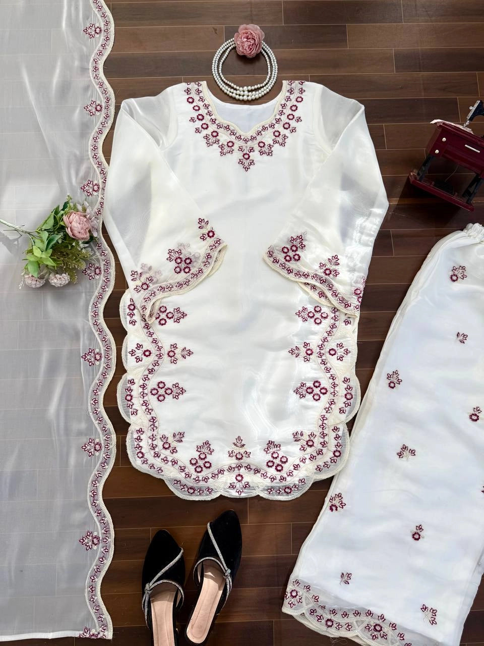 HANIA AMIR MOST VIRAL BEAUTIFUL READYMADE COLLECTION WHOLESALE PRICE AT GEELAN FASHION SURAT