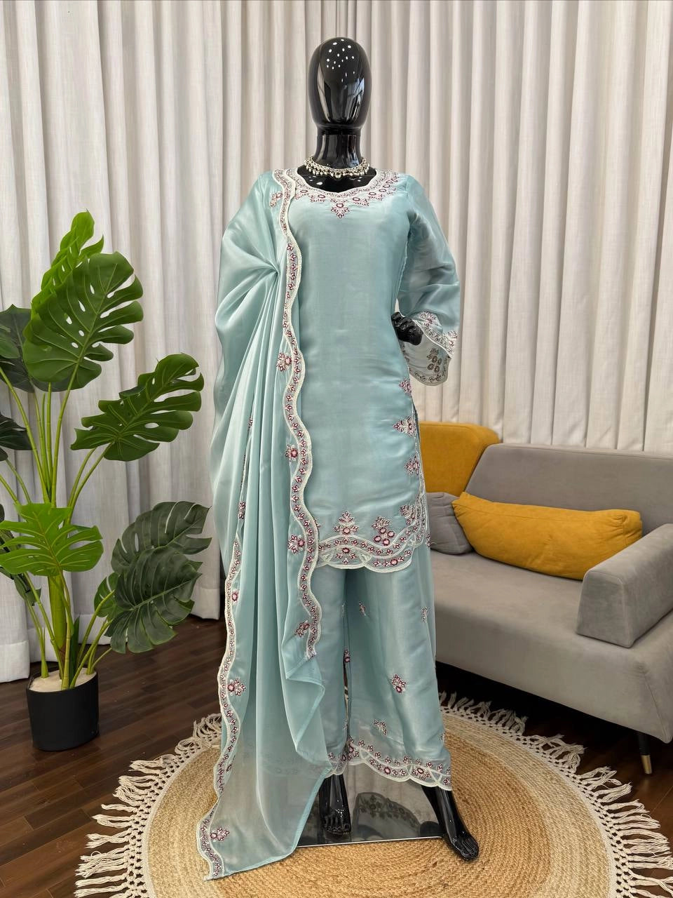 HANIA AMIR MOST VIRAL BEAUTIFUL READYMADE COLLECTION WHOLESALE PRICE AT GEELAN FASHION SURAT