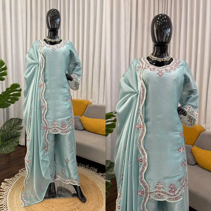 HANIA AMIR MOST VIRAL BEAUTIFUL READYMADE COLLECTION WHOLESALE PRICE AT GEELAN FASHION SURAT