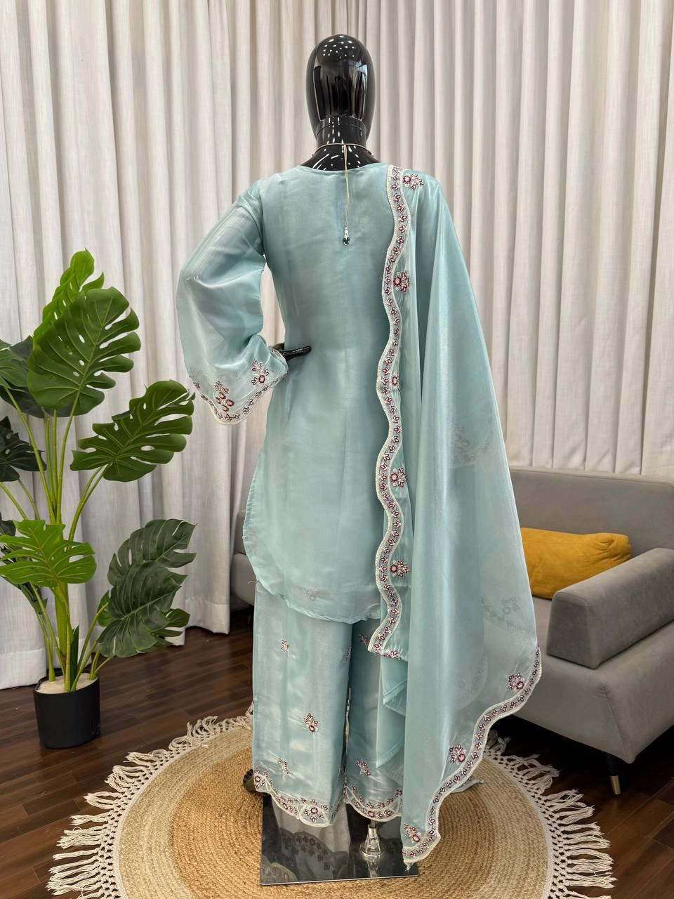 HANIA AMIR MOST VIRAL BEAUTIFUL READYMADE COLLECTION WHOLESALE PRICE AT GEELAN FASHION SURAT