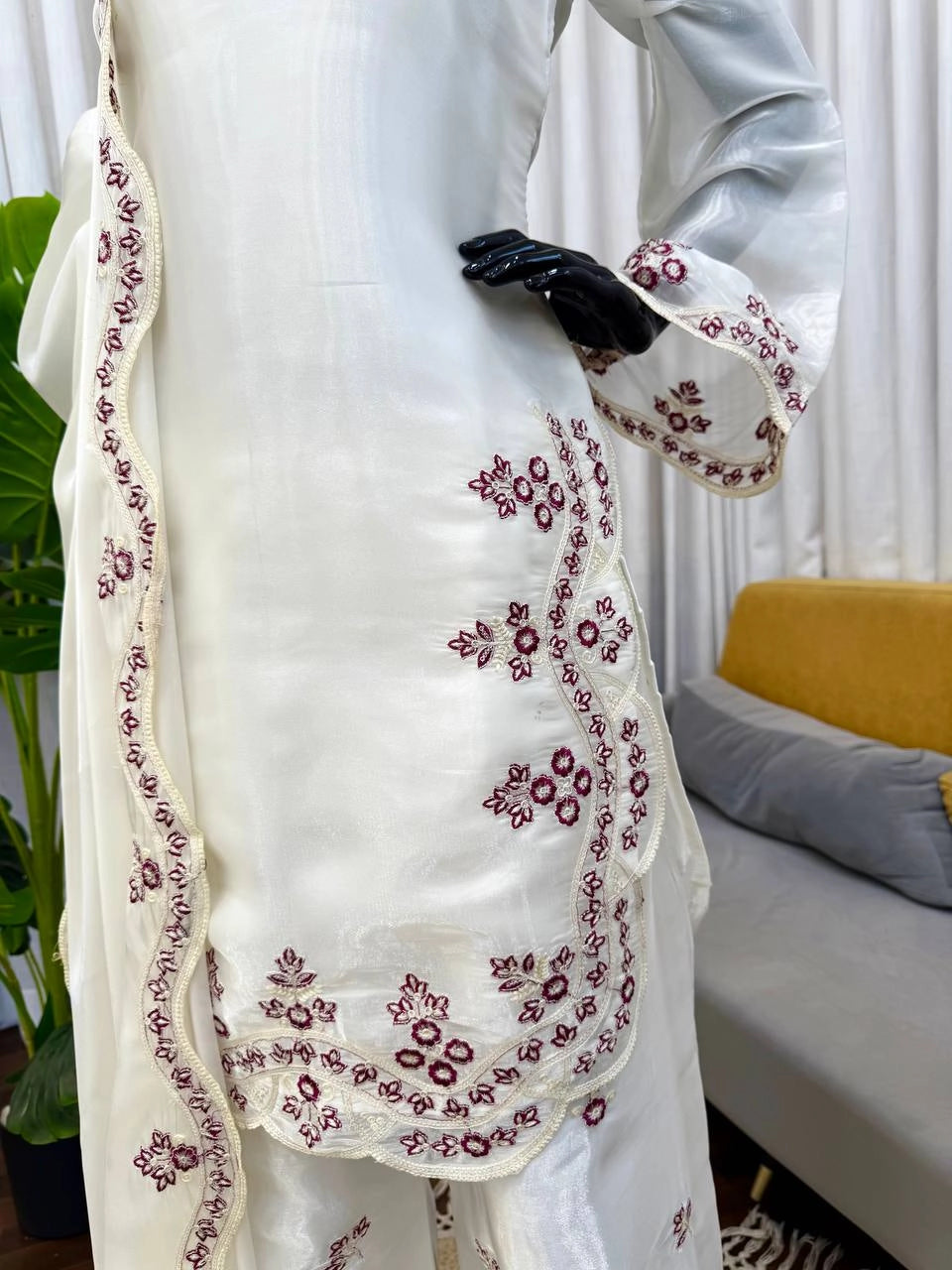 HANIA AMIR MOST VIRAL BEAUTIFUL READYMADE COLLECTION WHOLESALE PRICE AT GEELAN FASHION SURAT