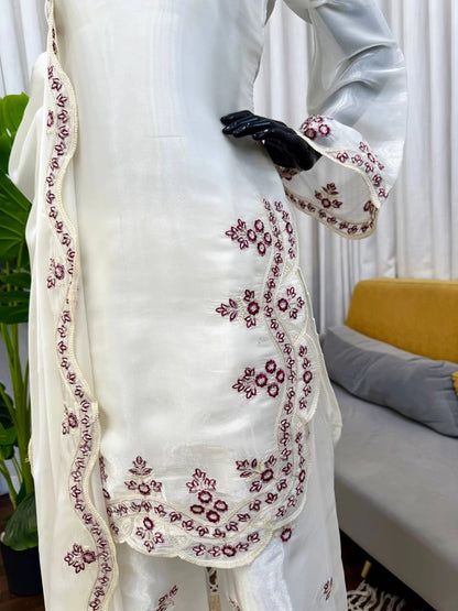 HANIA AMIR MOST VIRAL BEAUTIFUL READYMADE COLLECTION WHOLESALE PRICE AT GEELAN FASHION SURAT