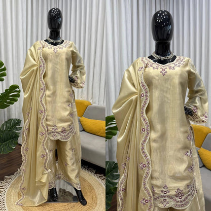 HANIA AMIR MOST VIRAL BEAUTIFUL READYMADE COLLECTION WHOLESALE PRICE AT GEELAN FASHION SURAT