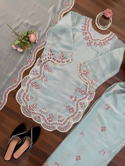 HANIA AMIR MOST VIRAL BEAUTIFUL READYMADE COLLECTION WHOLESALE PRICE AT GEELAN FASHION SURAT