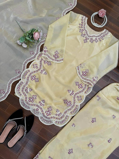 HANIA AMIR MOST VIRAL BEAUTIFUL READYMADE COLLECTION WHOLESALE PRICE AT GEELAN FASHION SURAT