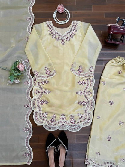 HANIA AMIR MOST VIRAL BEAUTIFUL READYMADE COLLECTION WHOLESALE PRICE AT GEELAN FASHION SURAT