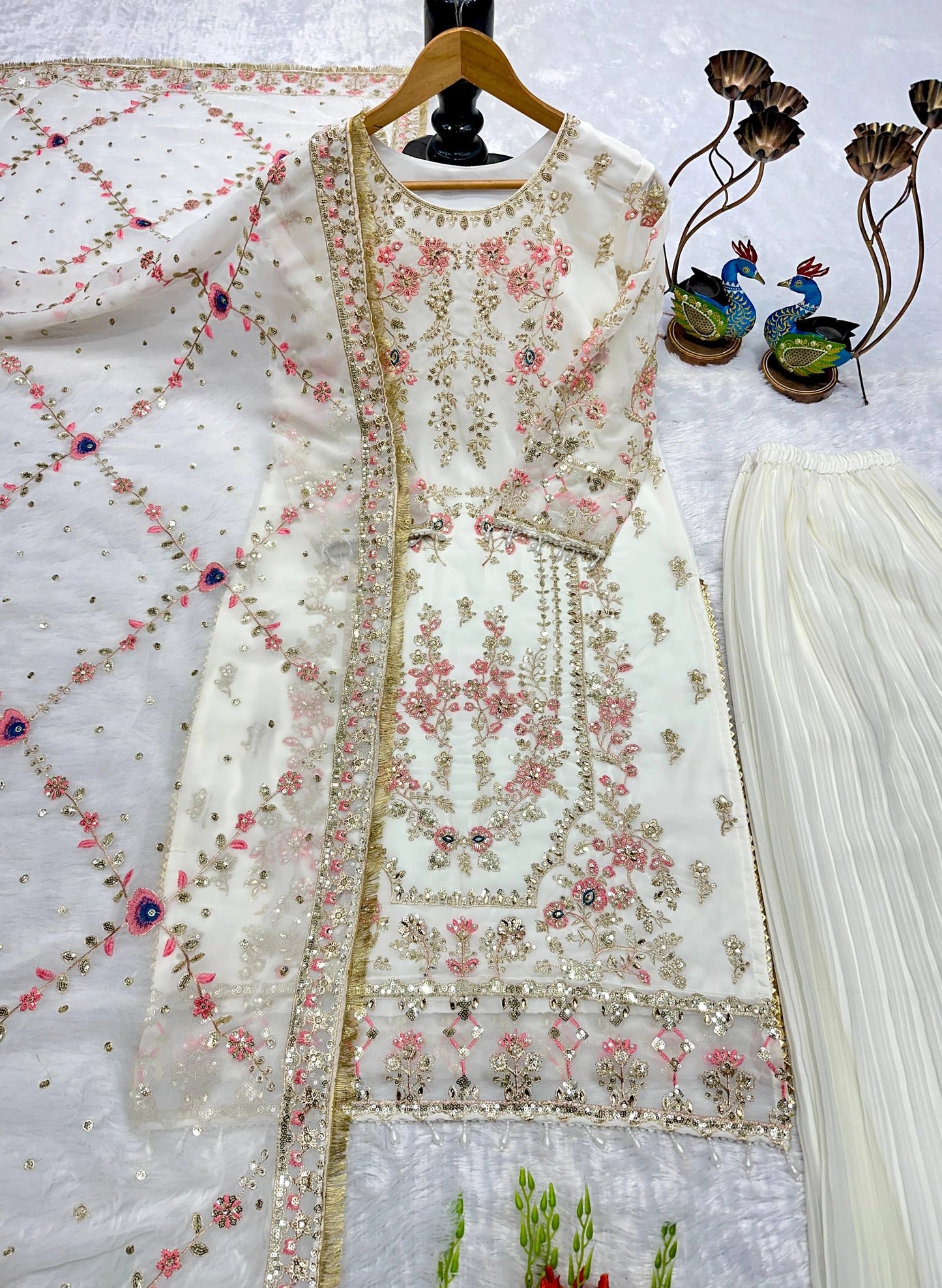 PARTY WEAR SUPER HIT COLLECTION NEW PAKISTANI SUITS WHOLESALE RATE AT GEELAN FASHION SURAT
