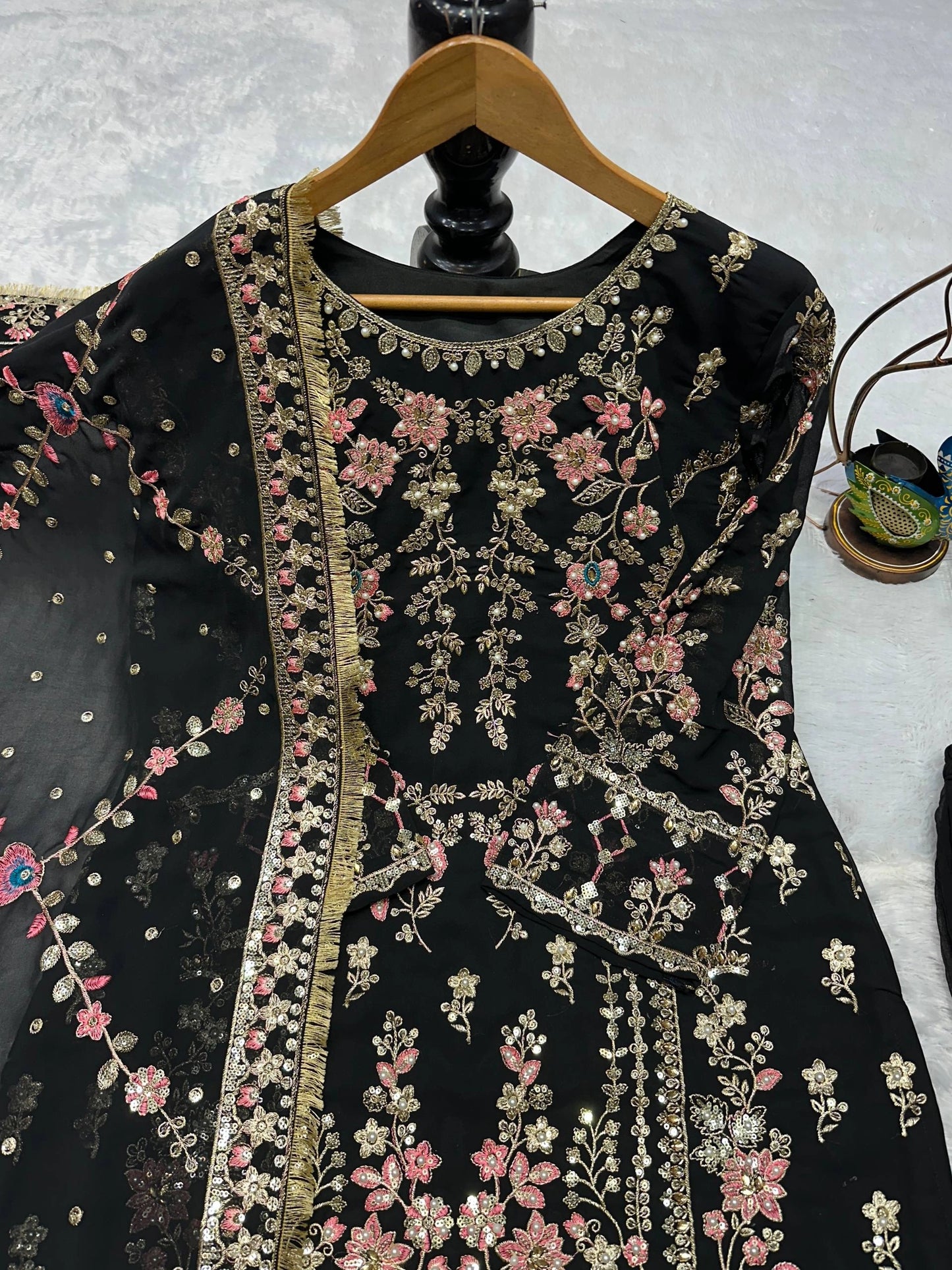 PARTY WEAR SUPER HIT COLLECTION NEW PAKISTANI SUITS WHOLESALE RATE AT GEELAN FASHION SURAT