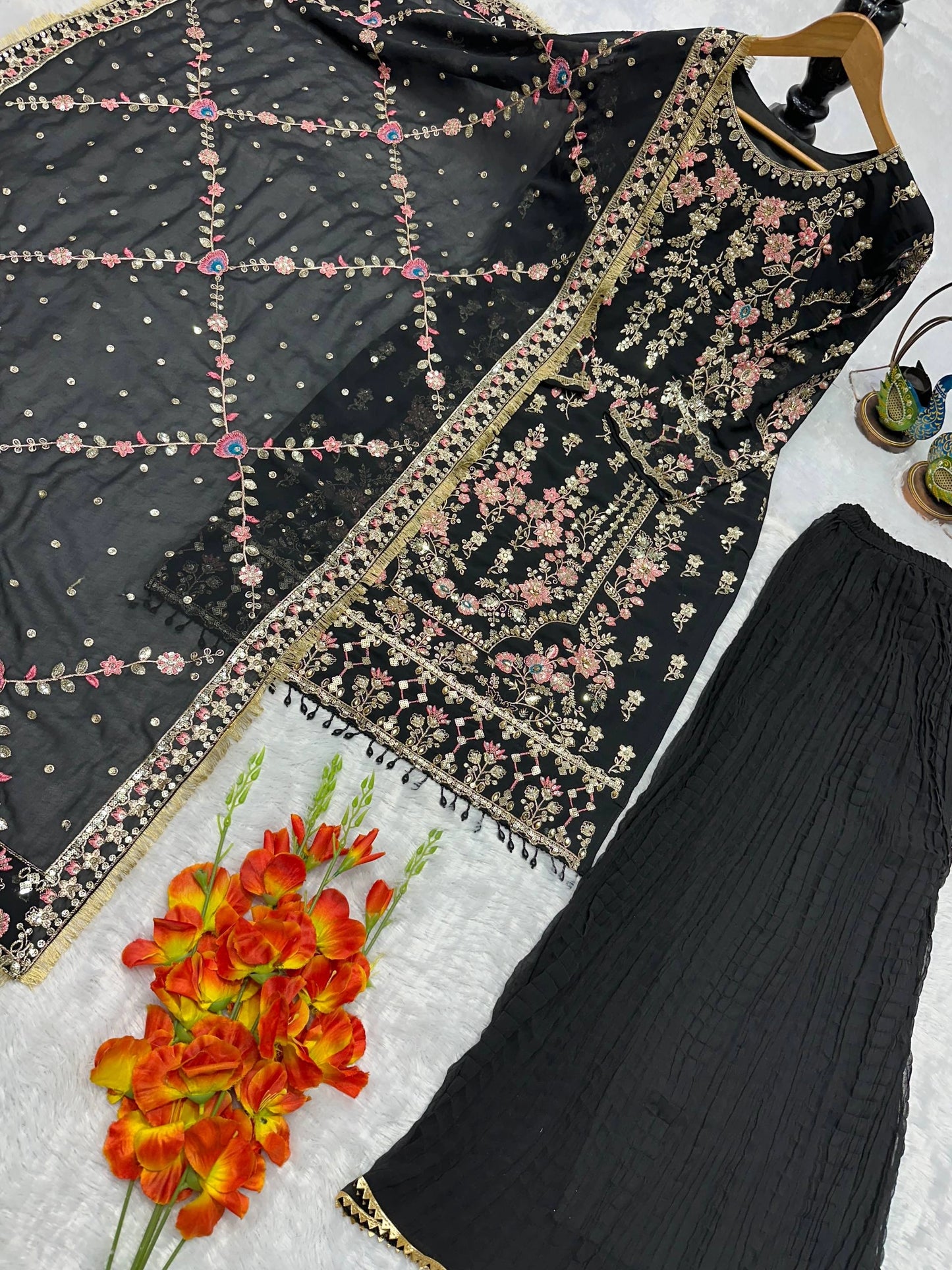 PARTY WEAR SUPER HIT COLLECTION NEW PAKISTANI SUITS WHOLESALE RATE AT GEELAN FASHION SURAT