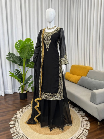 VIRAL PAKISTANI TRENDING COLLECTION BLACK AND MAROON WHOLESALE RATE AT GEELAN FASHION SURAT