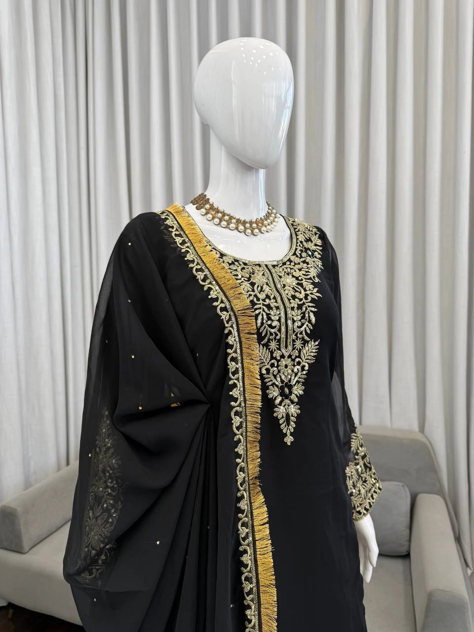 VIRAL PAKISTANI TRENDING COLLECTION BLACK AND MAROON WHOLESALE RATE AT GEELAN FASHION SURAT