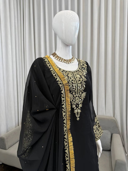 VIRAL PAKISTANI TRENDING COLLECTION BLACK AND MAROON WHOLESALE RATE AT GEELAN FASHION SURAT