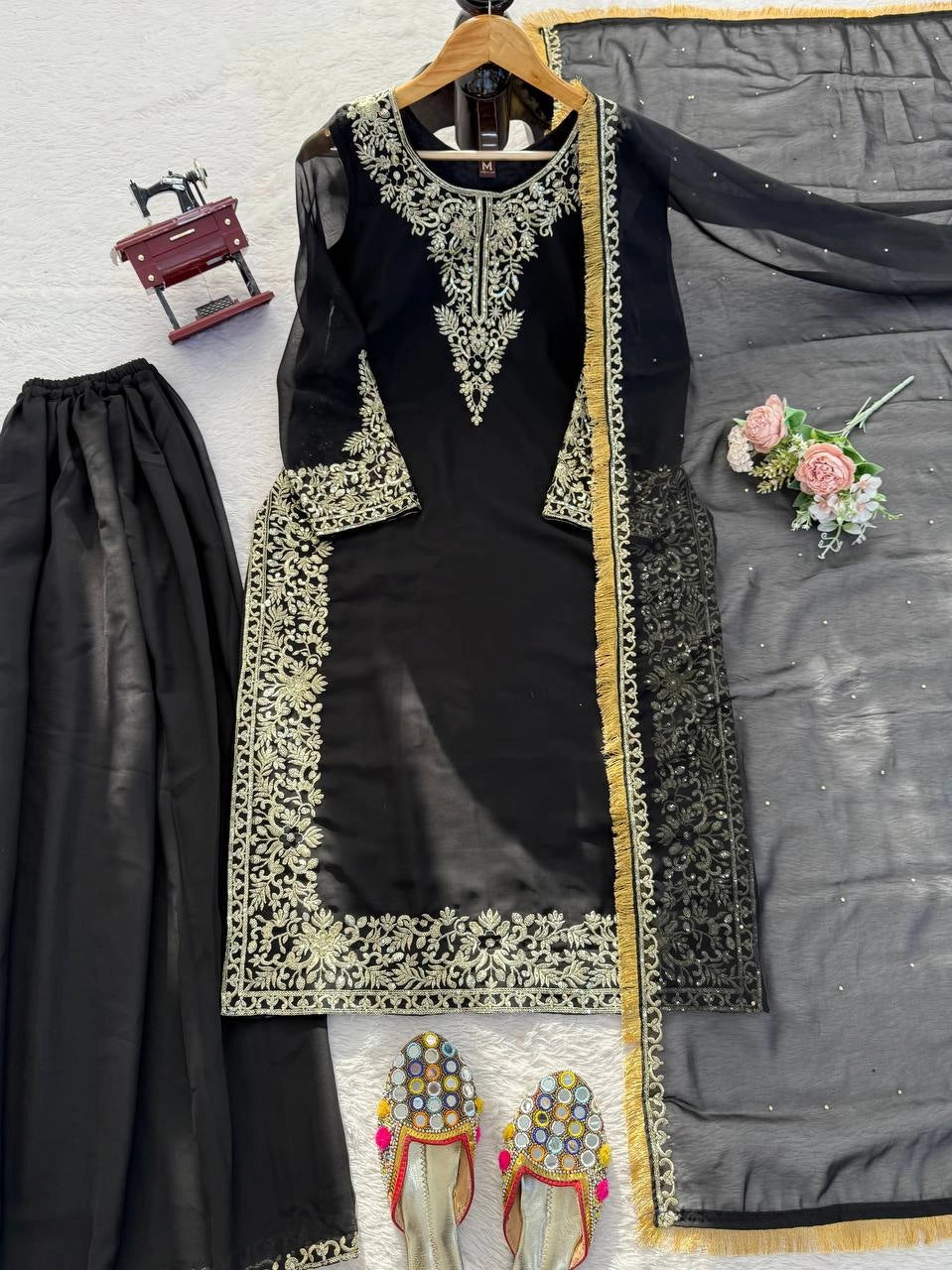 VIRAL PAKISTANI TRENDING COLLECTION BLACK AND MAROON WHOLESALE RATE AT GEELAN FASHION SURAT