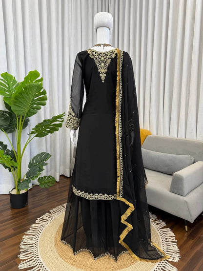 VIRAL PAKISTANI TRENDING COLLECTION BLACK AND MAROON WHOLESALE RATE AT GEELAN FASHION SURAT