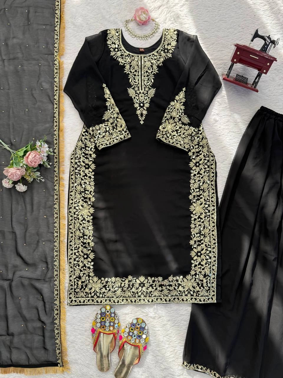 VIRAL PAKISTANI TRENDING COLLECTION BLACK AND MAROON WHOLESALE RATE AT GEELAN FASHION SURAT