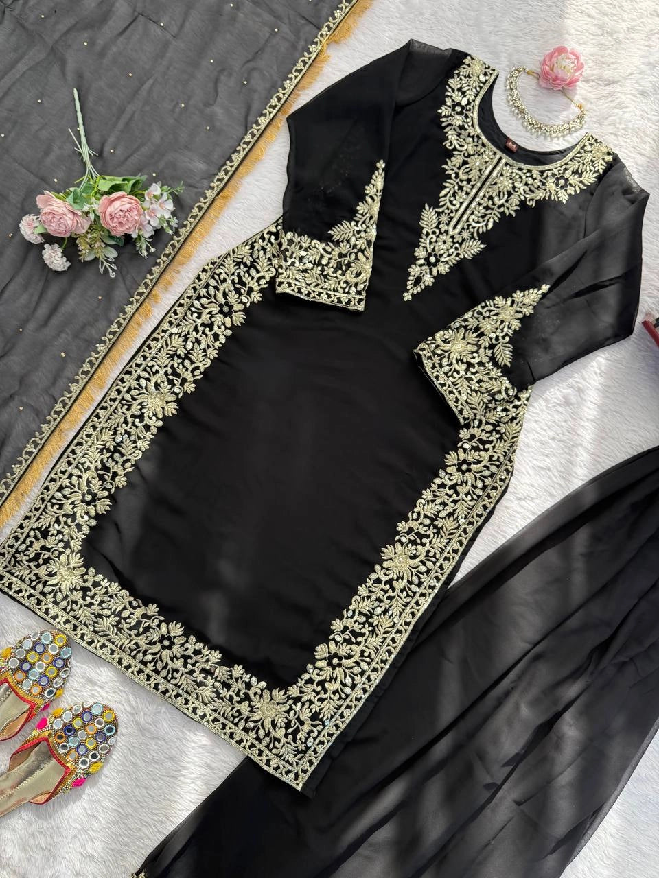 VIRAL PAKISTANI TRENDING COLLECTION BLACK AND MAROON WHOLESALE RATE AT GEELAN FASHION SURAT