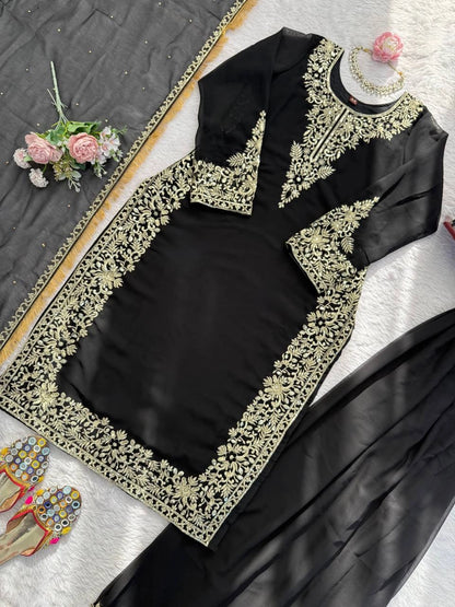VIRAL PAKISTANI TRENDING COLLECTION BLACK AND MAROON WHOLESALE RATE AT GEELAN FASHION SURAT