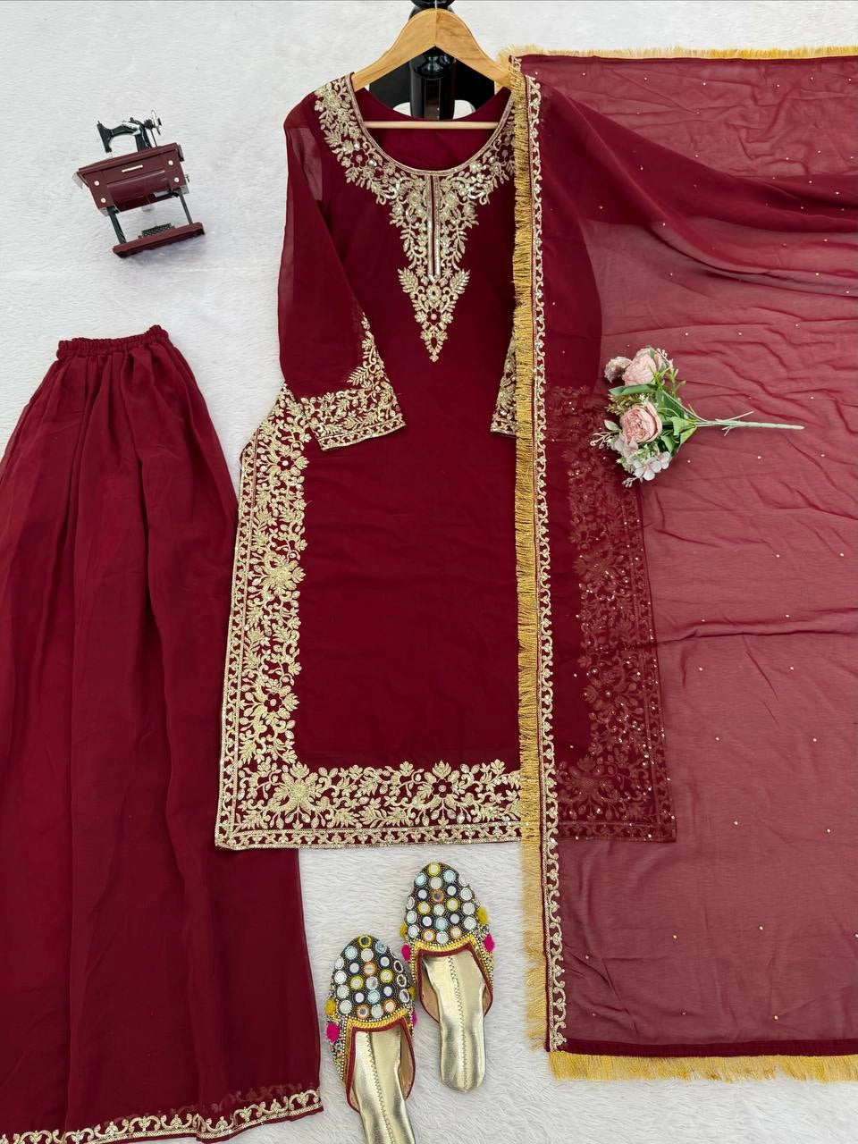 VIRAL PAKISTANI TRENDING COLLECTION BLACK AND MAROON WHOLESALE RATE AT GEELAN FASHION SURAT