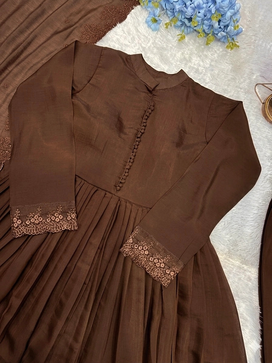 LUNCHING NEW DESIGNER PARTY WEAR LOOK GOWN WITH EMBROIDERY WORK WHOLESALE PRICE AT GEELAN FASHION SURAT