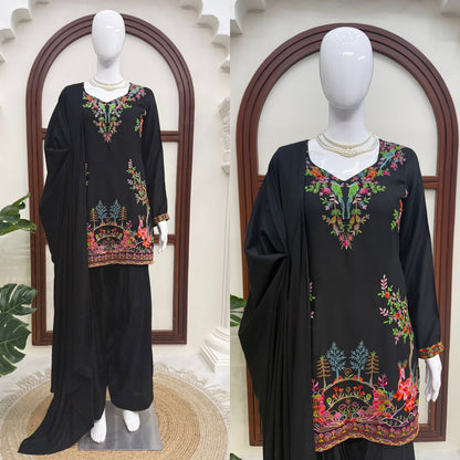 ELEGANT ETHNIC WEAR ✨ 🎀 CRAFTED IN CLASSY TONES WITH PREMIUM FABRIC & DETAILING WHOLESALE GEELAN FASHION SURAT