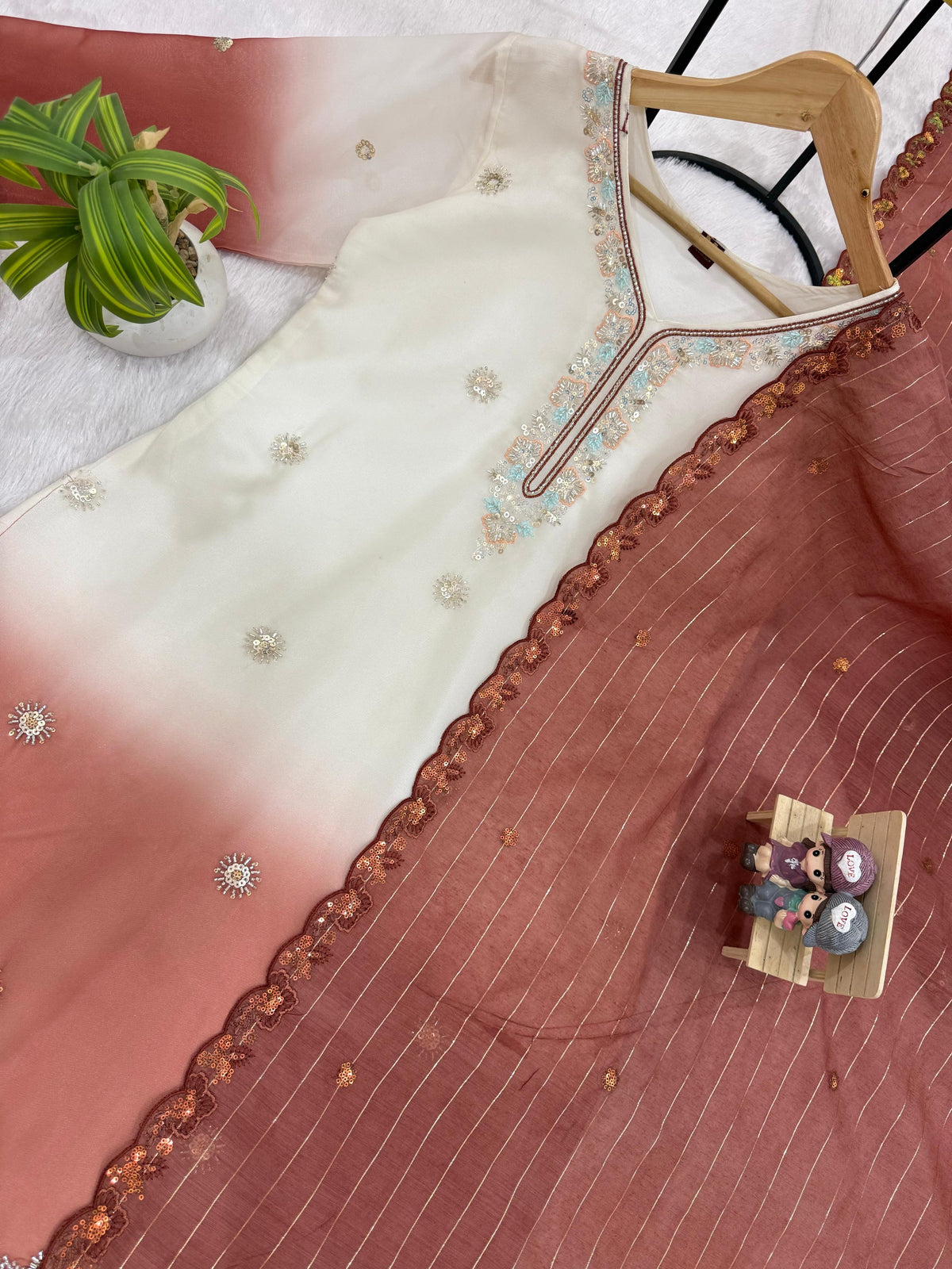 NEW LAUNCHING 3 PIECES KURTI, PLAZZO & DUPATTA WITH ORIGINAL BEADS CUT DANA WORK WHOLESALE GEELAN FASHION SURAT