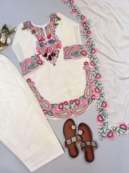 WOMEN’S ETHNIC WEAR WHOLESALE GEELAN FASHION SURAT