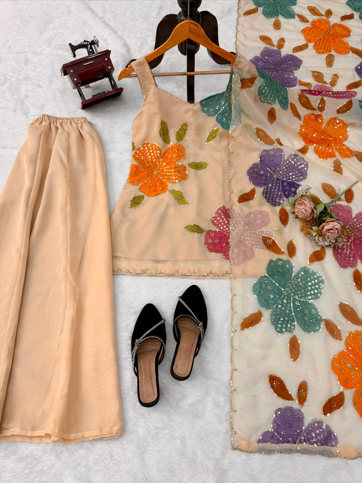 DESIGNER PALZOO SET – ELEGANT ETHNIC WEAR ✨ 🎀 CRAFTED IN CLASSY TONES WITH PREMIUM FABRIC & DETAILING WHOLESALE GEELAN FASHION SURAT