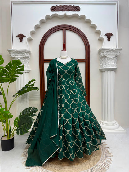 DESIGNER GOWN WITH PENT SET – ELEGANT ETHNIC WEAR ✨ 🎀 CRAFTED IN CLASSY TONES WITH PREMIUM FABRIC & DETAILING WHOLESALE GEELAN FASHION SURAT