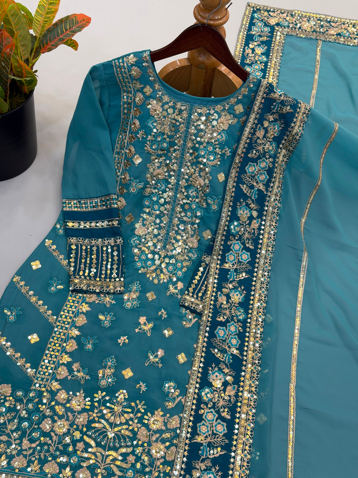 WOMEN’S ETHNIC WEAR WHOLESALE GEELAN FASHION SURAT