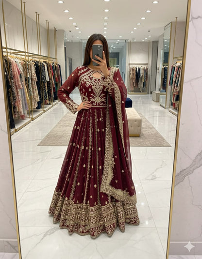 NEW ĐĚSIGNER GWON WITH PENT DUPATT SET WHOLESALE GEELAN FASHION SURAT