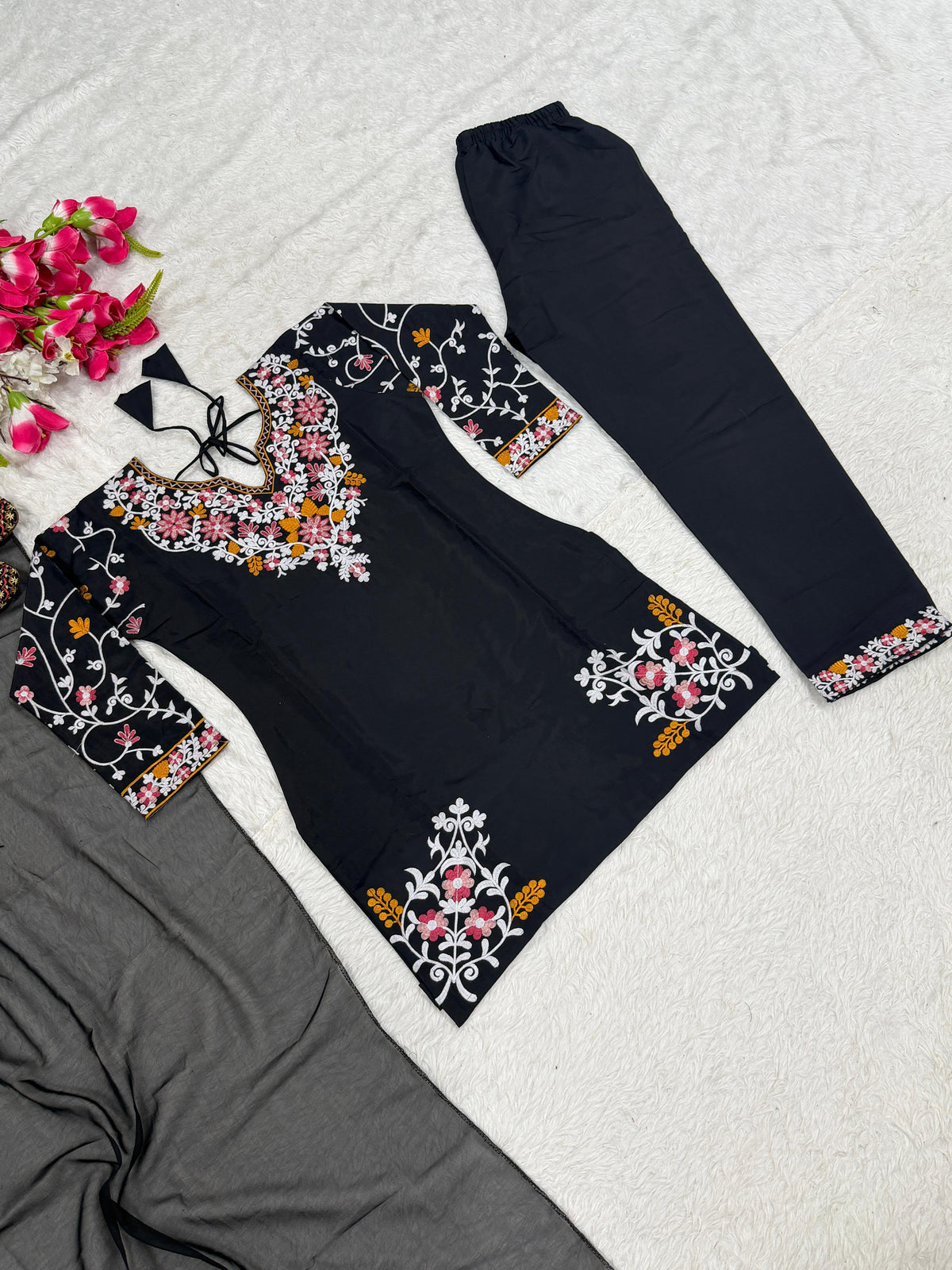 ĐĚSIGNER PARTY WEAR LOOK TOP WITH FARSHI SALWAR WHOLESALE GEELAN FASHION SURAT