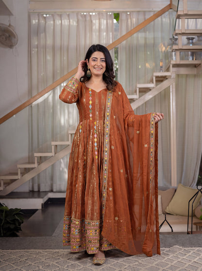 ĐĚSIGNER ANARKALI SUIT IN NEW FANCY STYLE WHOLESALE GEELAN FASHION SURAT