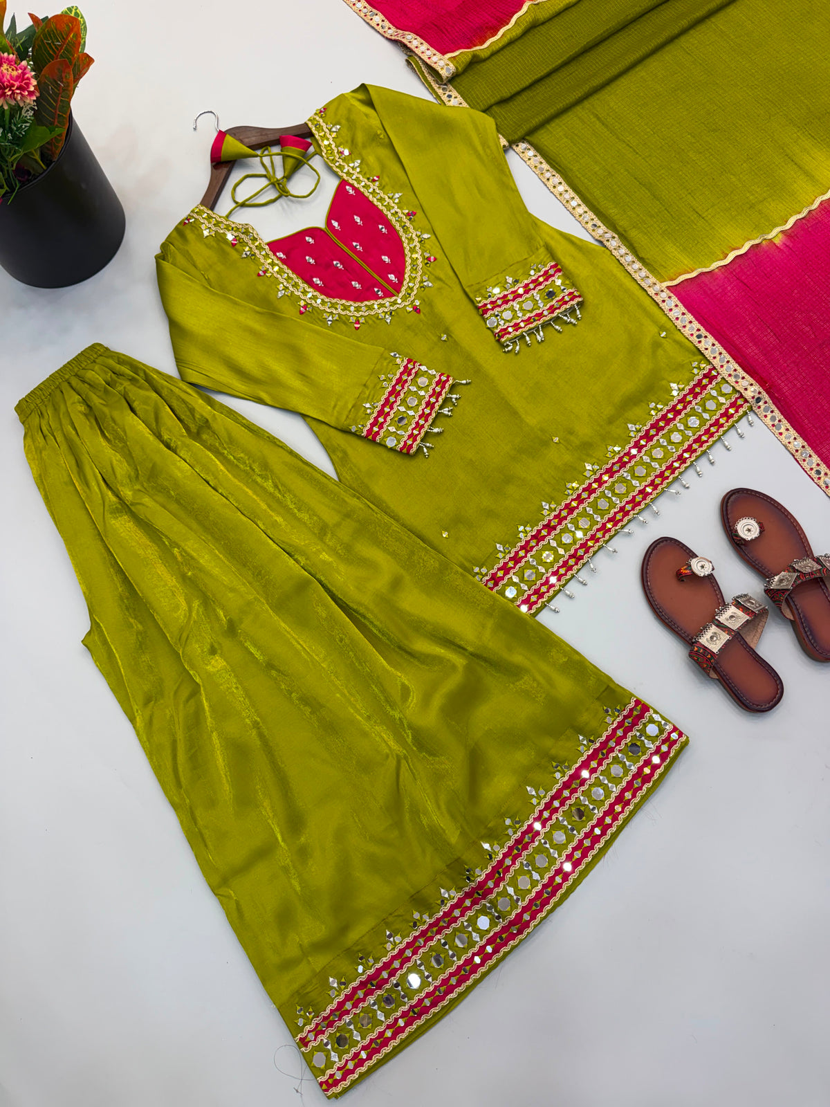 WOMEN’S ETHNIC WEAR WHOLESALE GEELAN FASHION SURAT