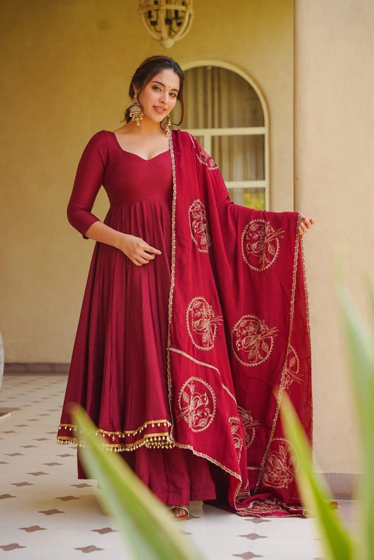 ĐĚSIGNER ANARKALI SUIT IN NEW FANCY STYLE WHOLESALE GEELAN FASHION SURAT
