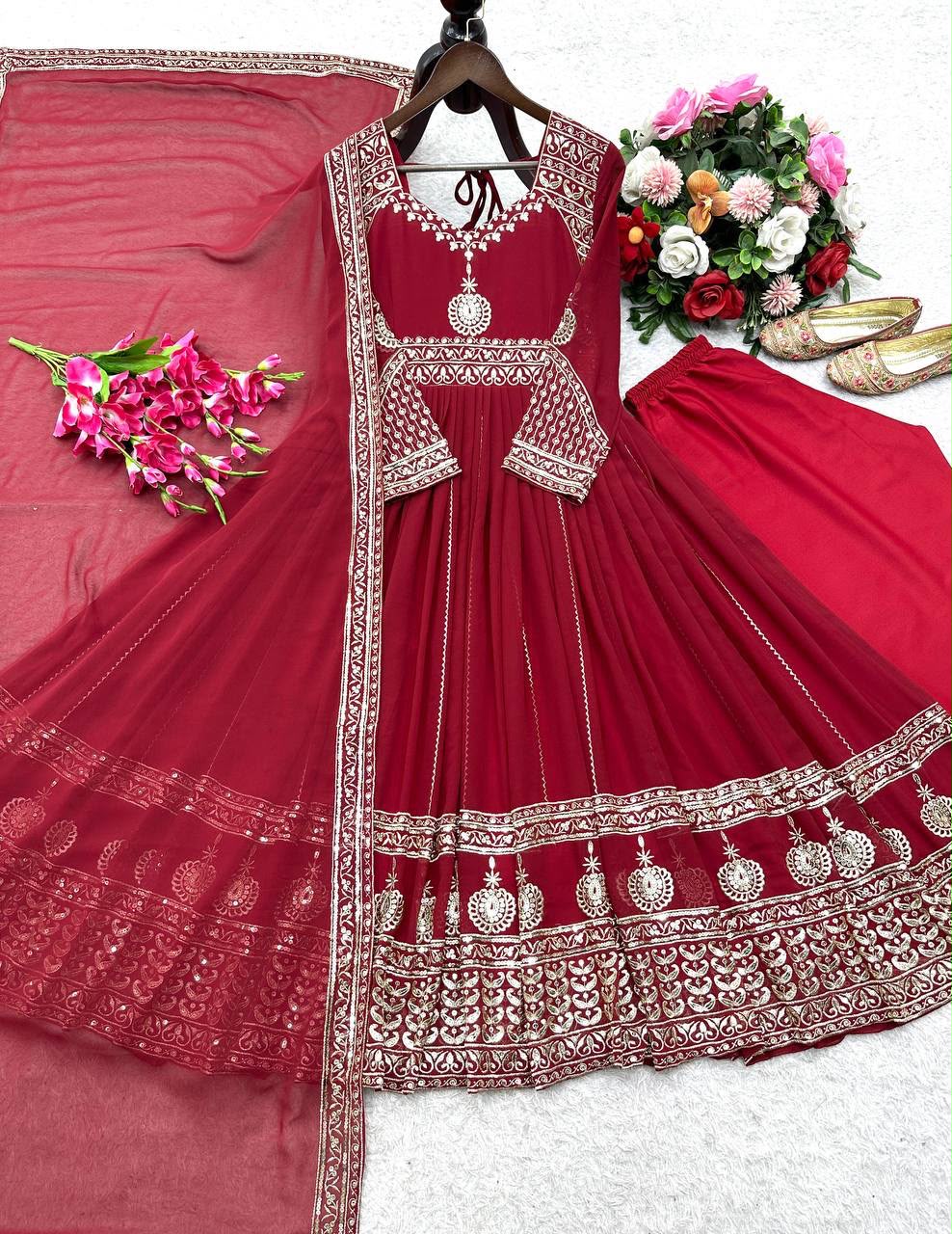 ĐĚSIGNER PARTY WEAR LOOK HEAVY FOX GEORGETTE GWON PENT & DUPATTA SET WHOLESALE GEELAN FASHION SURAT