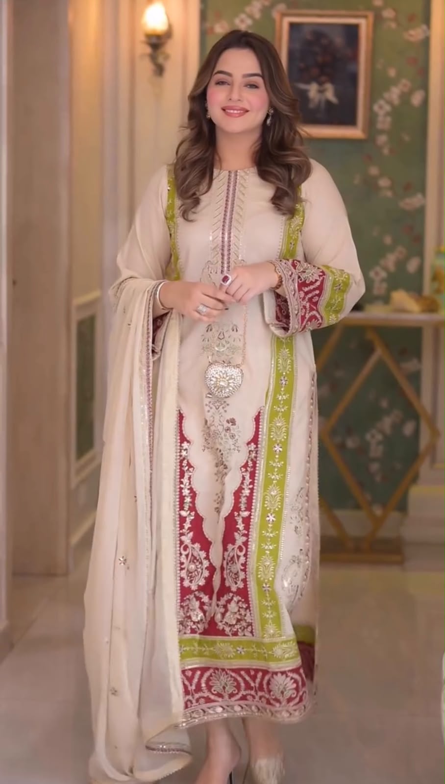 ĐĚSIGNER PARTY WEAR LOOK PUR ROMAN SILK TOP & BOTTOM WITH DUPATTA SET WHOLESALE GEELAN FASHION SURAT
