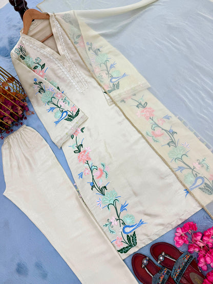 ĐĚSIGNER PARTY WEAR LOOK PUR ROMAN GLASS OVER SIZE LONG KAFTAN & BOTTOM WITH DUPATTA SET WHOLESALE GEELAN FASHION SURAT