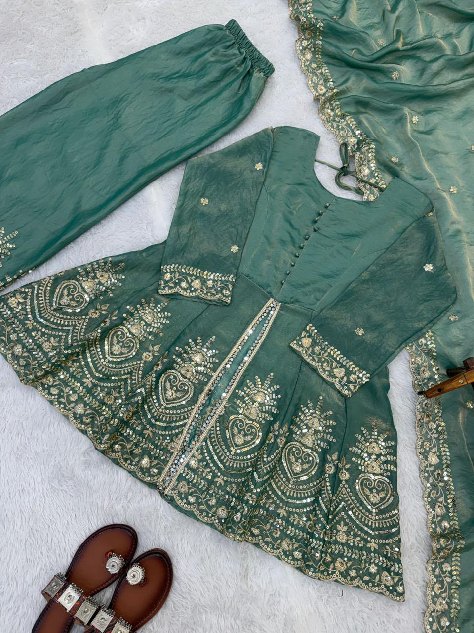 WOMEN’S ETHNIC WEAR WHOLESALE GEELAN FASHION SURAT