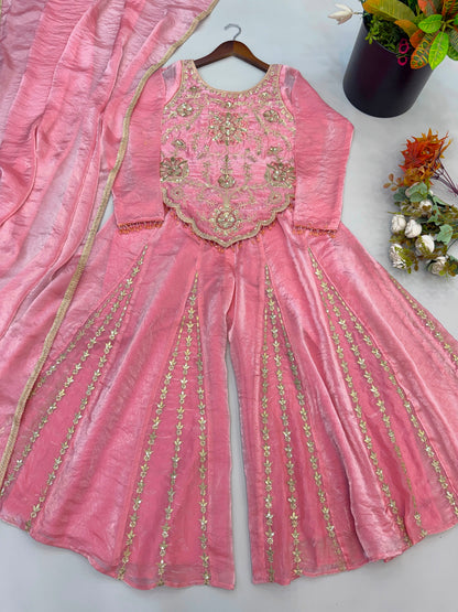 WOMEN’S ETHNIC WEAR WHOLESALE GEELAN FASHION SURAT