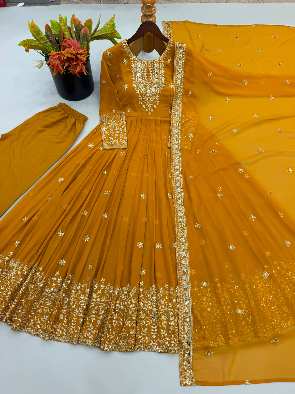 WOMEN’S ETHNIC WEAR WHOLESALE GEELAN FASHION SURAT