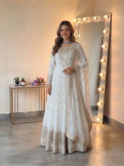 WOMEN’S ETHNIC WEAR WHOLESALE GEELAN FASHION SURAT