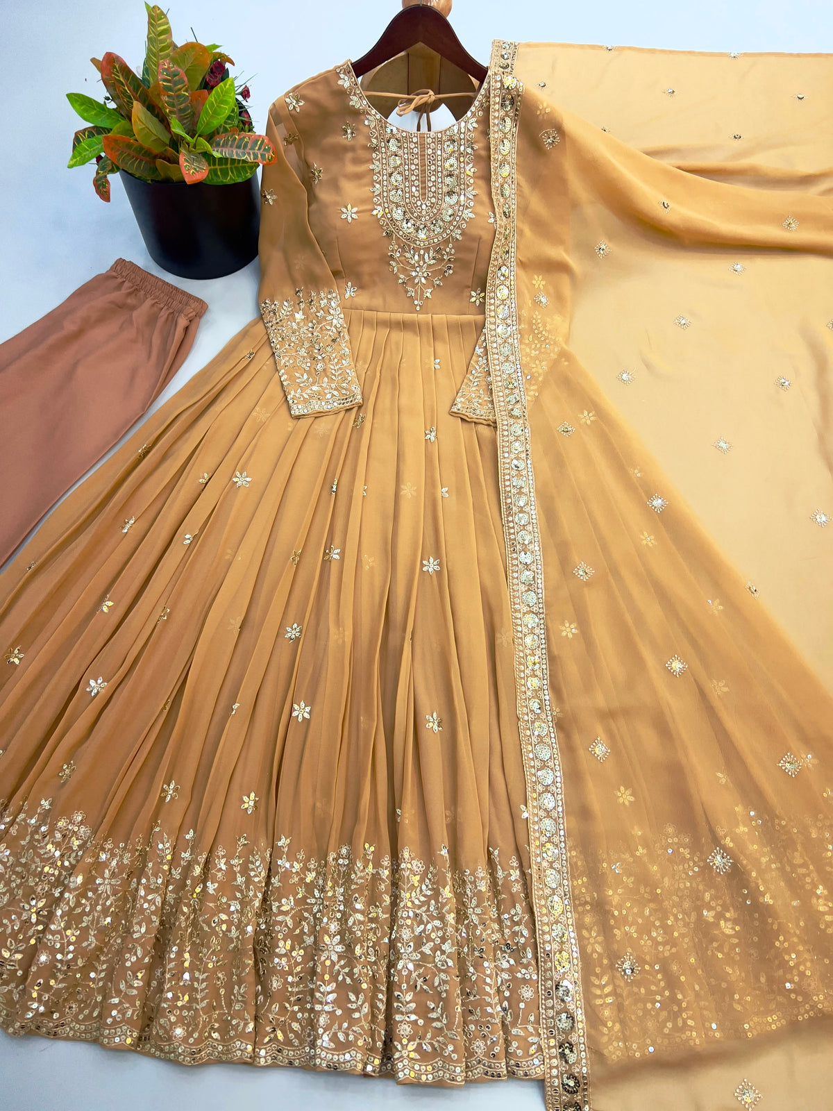 WOMEN’S ETHNIC WEAR WHOLESALE GEELAN FASHION SURAT