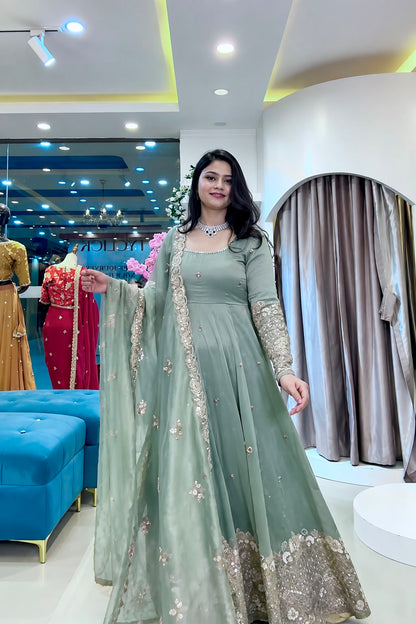 WOMEN’S ETHNIC WEAR WHOLESALE GEELAN FASHION SURAT