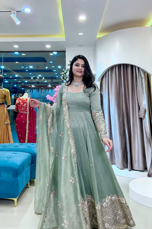 WOMEN’S ETHNIC WEAR WHOLESALE GEELAN FASHION SURAT