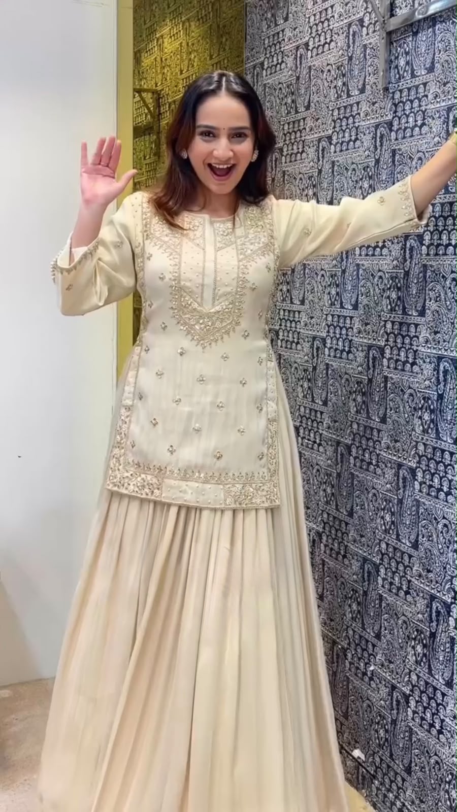 DESIGNER PARTY WEAR LOOK COLLECTION WHOLESALE GEELAN FASHION SURAT