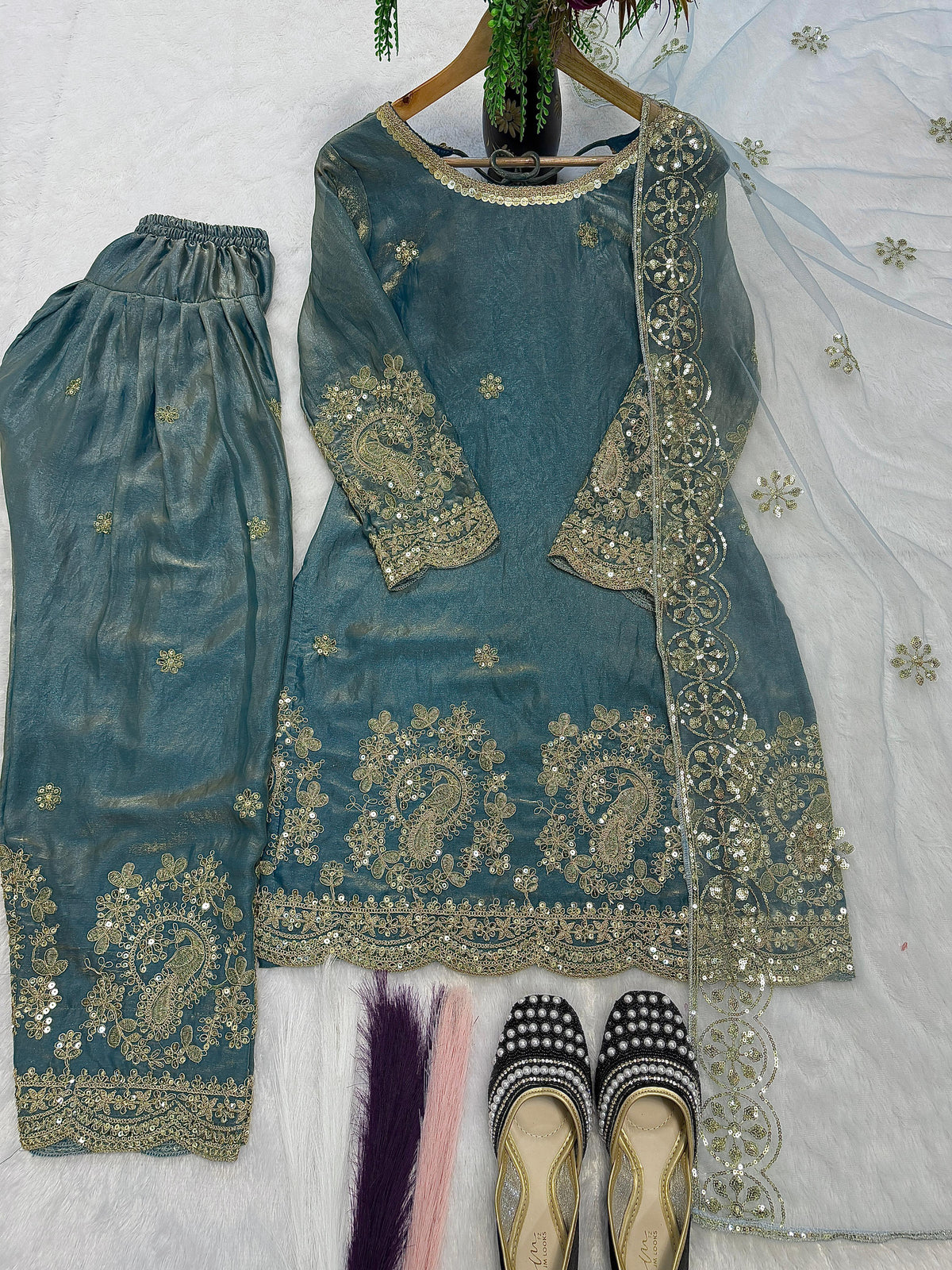 ĐĚSIGNER PARTY WEAR LOOK TOP WITH FARSHI SALWAR WHOLESALE GEELAN FASHION SURAT