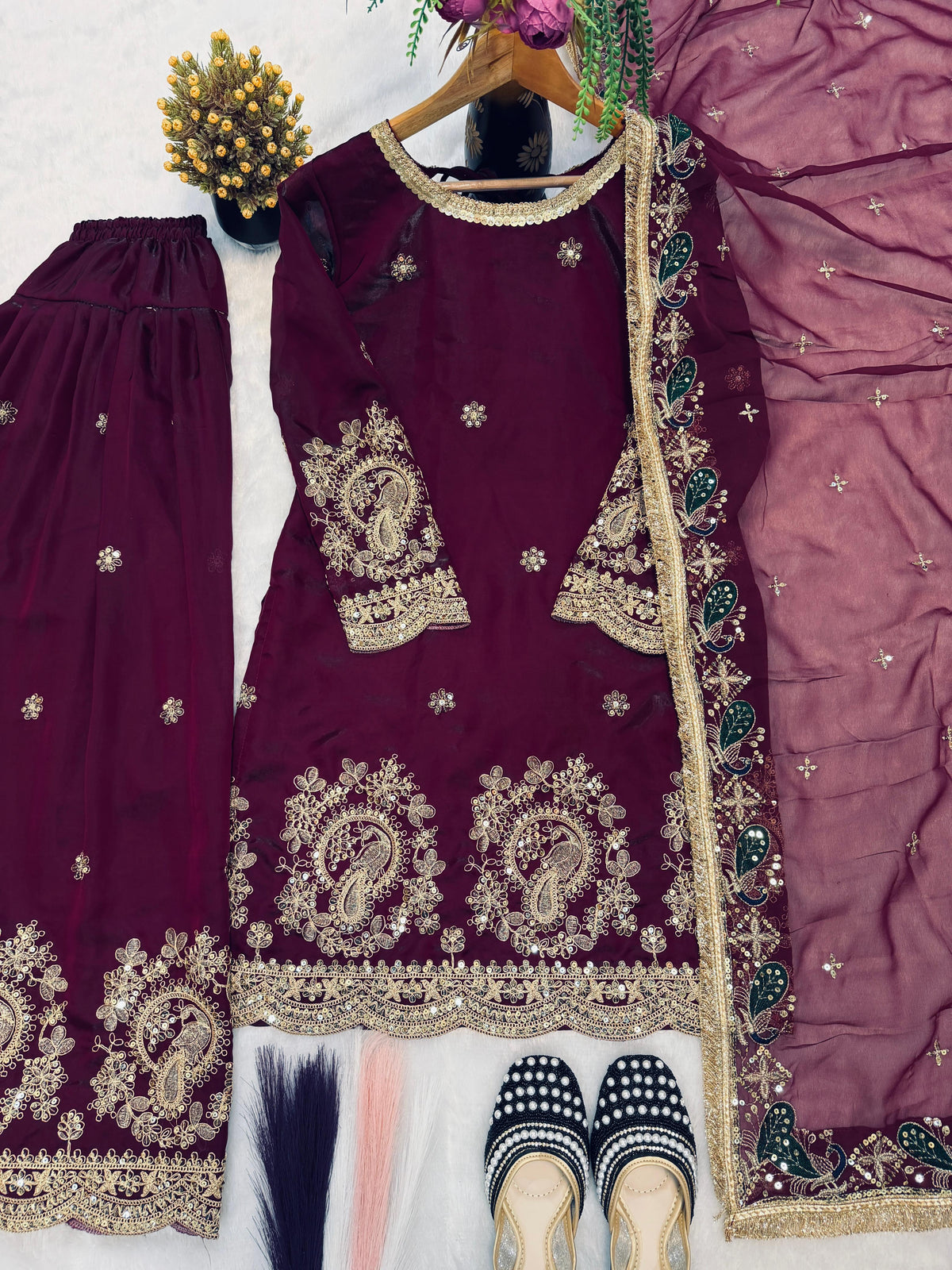ĐĚSIGNER PARTY WEAR LOOK TOP WITH FARSHI SALWAR WHOLESALE GEELAN FASHION SURAT