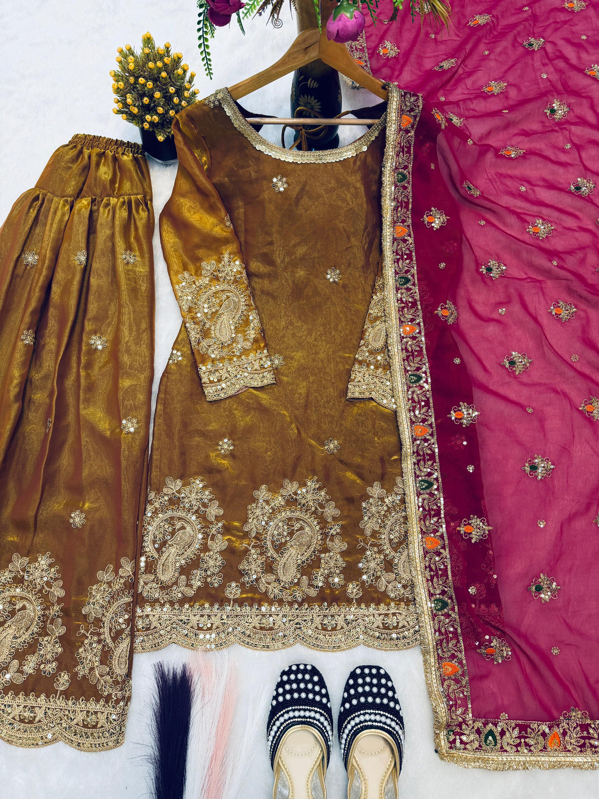 ĐĚSIGNER PARTY WEAR LOOK TOP WITH FARSHI SALWAR WHOLESALE GEELAN FASHION SURAT
