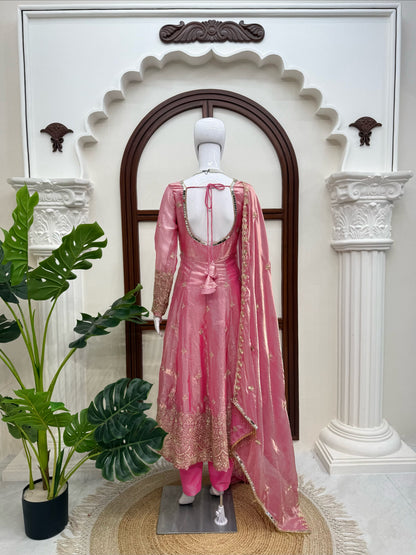 DESIGNER GOWN WITH PENT SET – ELEGANT ETHNIC WEAR ✨ 🎀 CRAFTED IN CLASSY TONES WITH PREMIUM FABRIC & DETAILING WHOLESALE GEELAN FASHION SURAT
